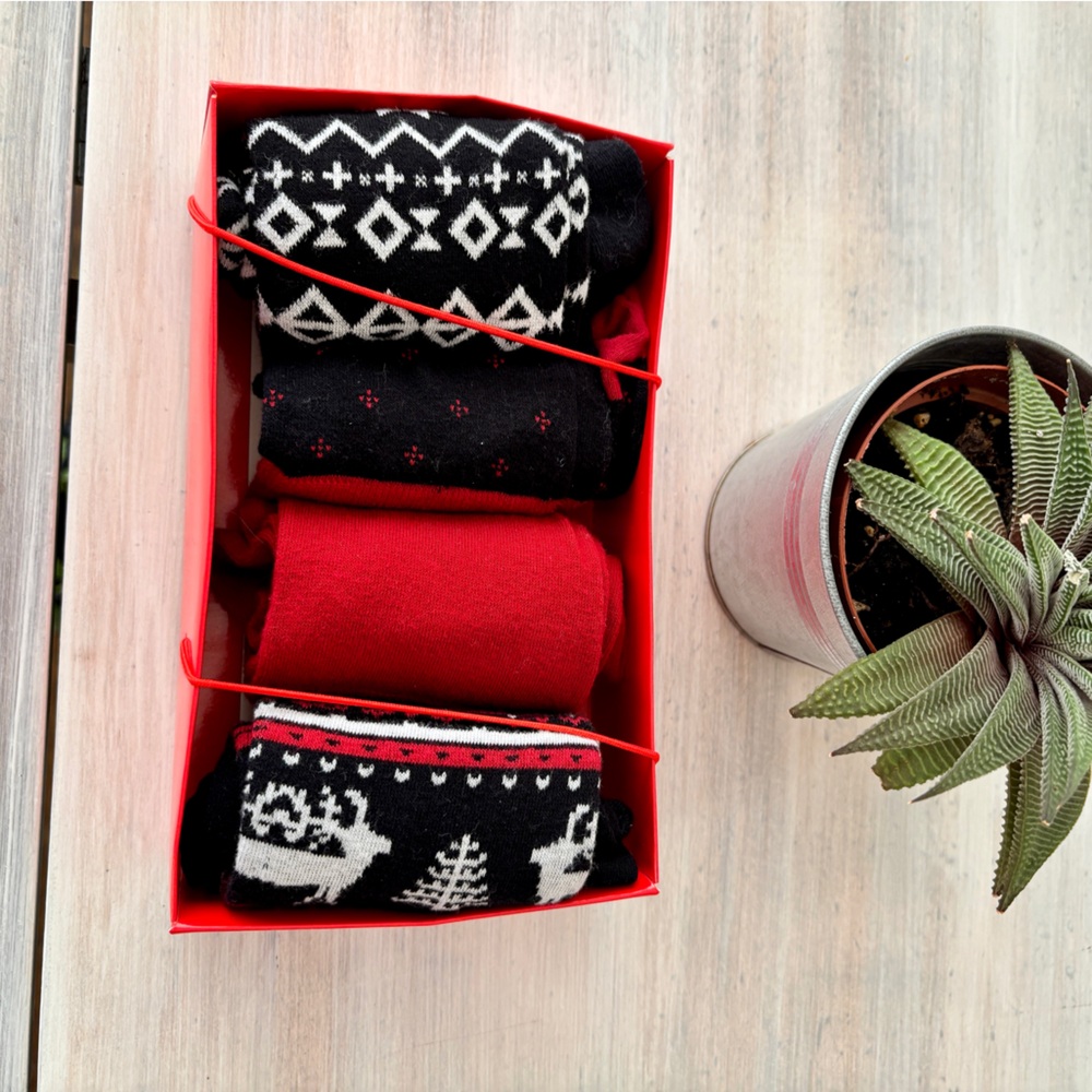 NWT Men’s Winter Sock Gift Set (4 Pairs). Festive & Classic Patterns. NEW ❤️